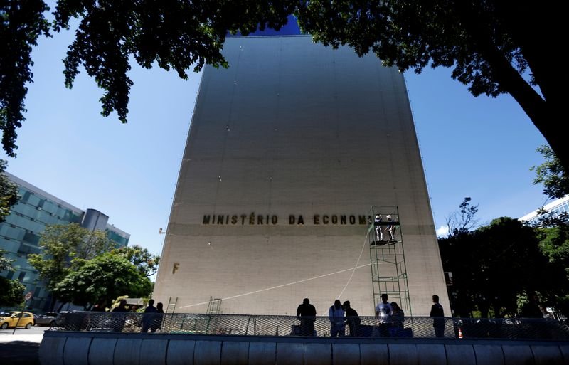 SPE reconhece riscos de crise hídrica e pandemia mas ainda vê expansão acima de 2% em 2022 SPE reconhece riscos de crise hídrica e pandemia mas ainda vê expansão acima de 2% em 2022