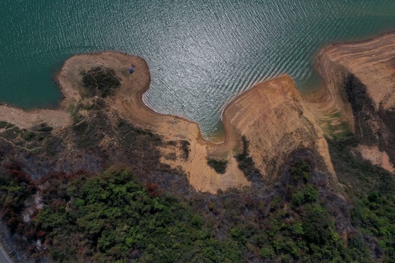 País prevê contar com mais térmicas e energia importada até fim do período seco País prevê contar com mais térmicas e energia importada até fim do período seco