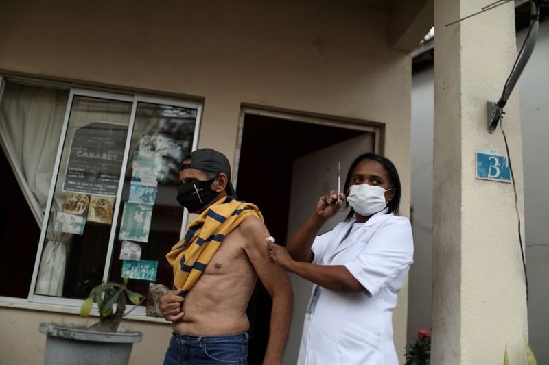 Brasil chega a 100 milhões de pessoas totalmente vacinadas Brasil chega a 100 milhões de pessoas totalmente vacinadas