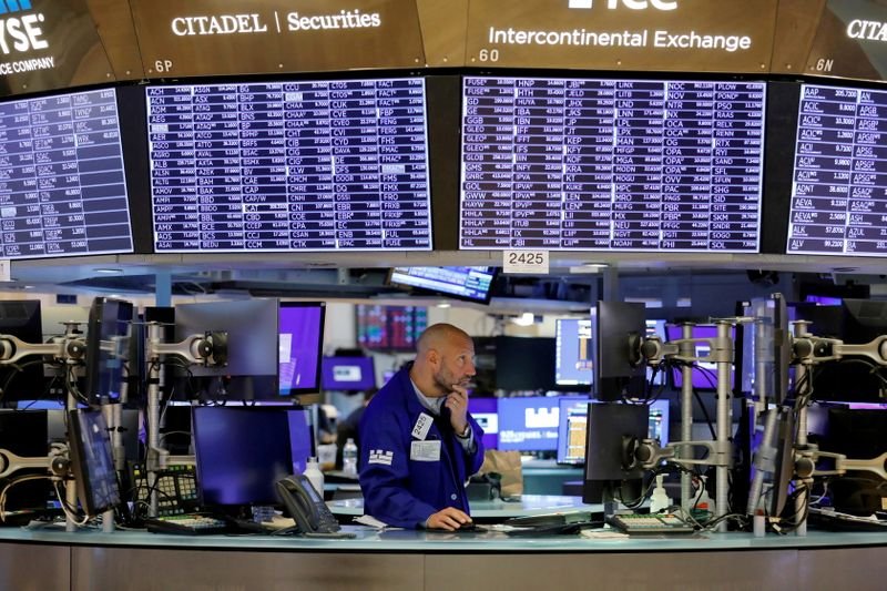 Wall St recua com foco em decisão do Fed sobre redução de estímulos Wall St recua com foco em decisão do Fed sobre redução de estímulos