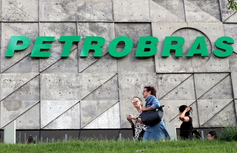 Petrobras fecha venda da SIX, no terceiro contrato para alienar refinarias