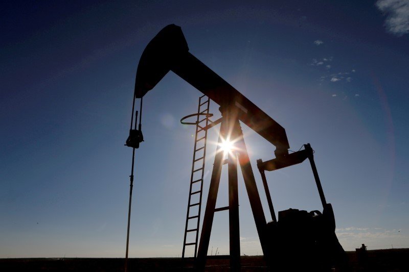 Preços do petróleo fecham praticamente estáveis com mercado questionando liberação de reservas Preços do petróleo fecham praticamente estáveis com mercado questionando liberação de reservas