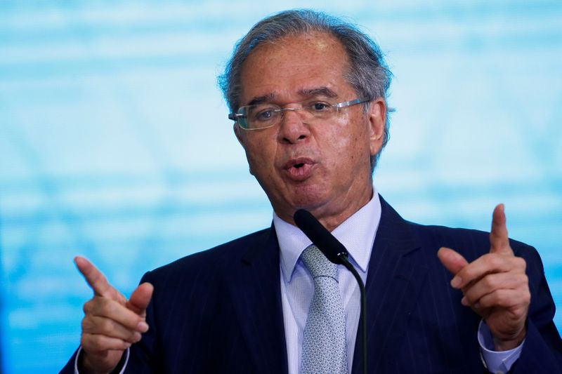 Guedes defende privatizações e diz que Correios e Petrobras podem se tornar irrelevantes