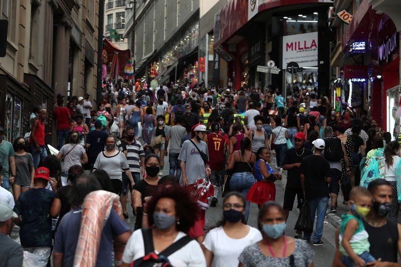 Varejo engata 3ª queda e volta a ficar abaixo de patamar pré-pandemia com inflação alta e renda parada Varejo engata 3ª queda e volta a ficar abaixo de patamar pré-pandemia com inflação alta e renda parada
