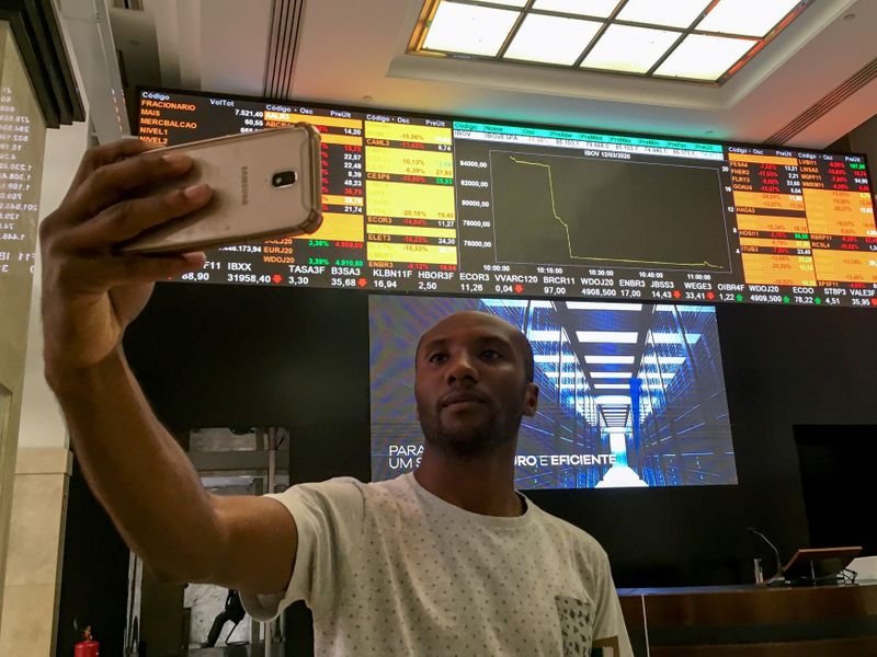 Ibovespa volta a se aproximar de 130 mil pontos com exterior favorável Ibovespa volta a se aproximar de 130 mil pontos com exterior favorável