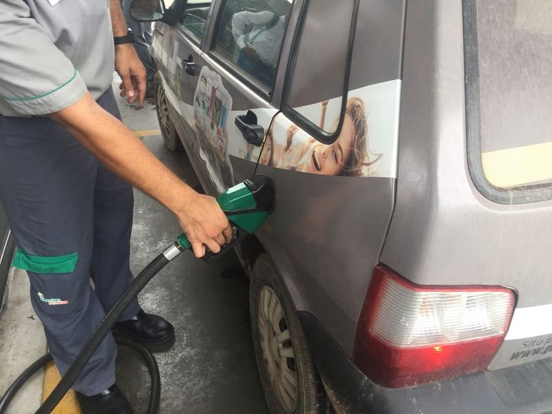 Preço da gasolina cai e IPCA-15 desacelera alta a 0,58% em janeiro, mas alimentos sobem Preço da gasolina cai e IPCA-15 desacelera alta a 0,58% em janeiro, mas alimentos sobem