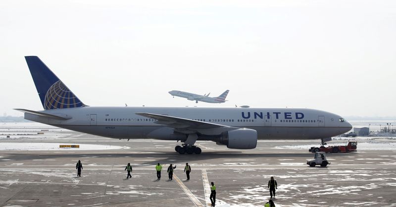 United Airlines eleva projeção de receita para 2º tri