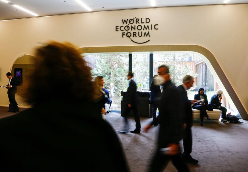 Líderes empresariais e governamentais alertam em Davos para risco de tempestade econômica