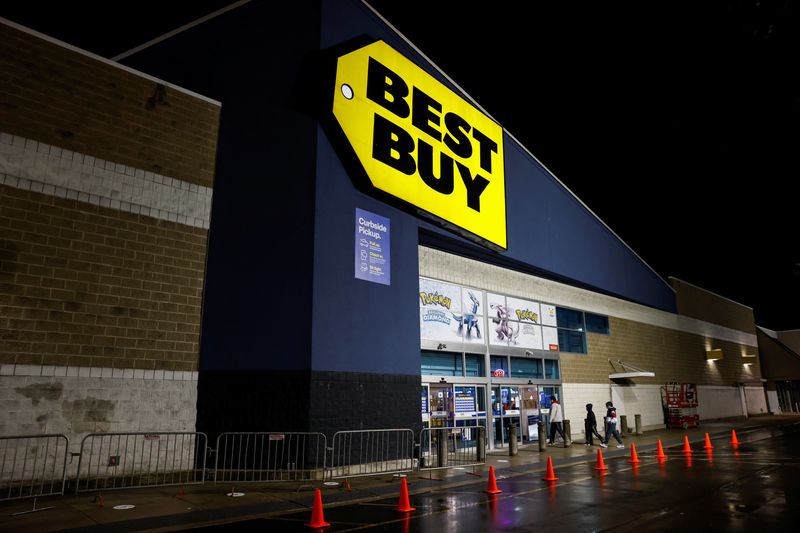 Best Buy reduz projeção de lucro diante de efeito da inflação em vendas de TV, computadores
