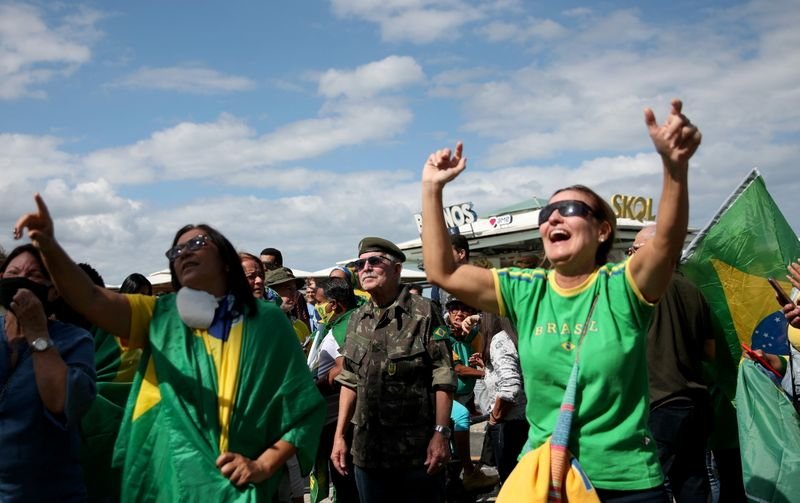 Em dia de atos a favor do voto impresso, Bolsonaro volta a ameaçar eleição do ano que vem Em dia de atos a favor do voto impresso, Bolsonaro volta a ameaçar eleição do ano que vem