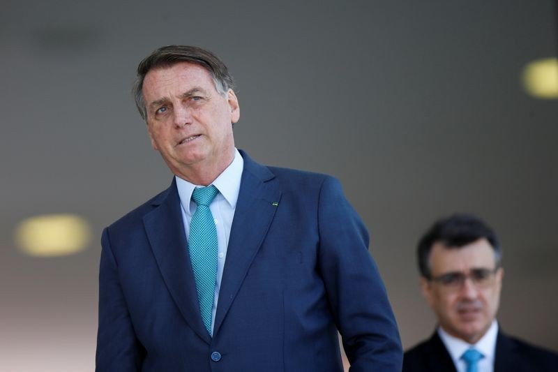 Bolsonaro diz que “briga” é com Barroso e volta a atacar presidente do TSE Bolsonaro diz que “briga” é com Barroso e volta a atacar presidente do TSE