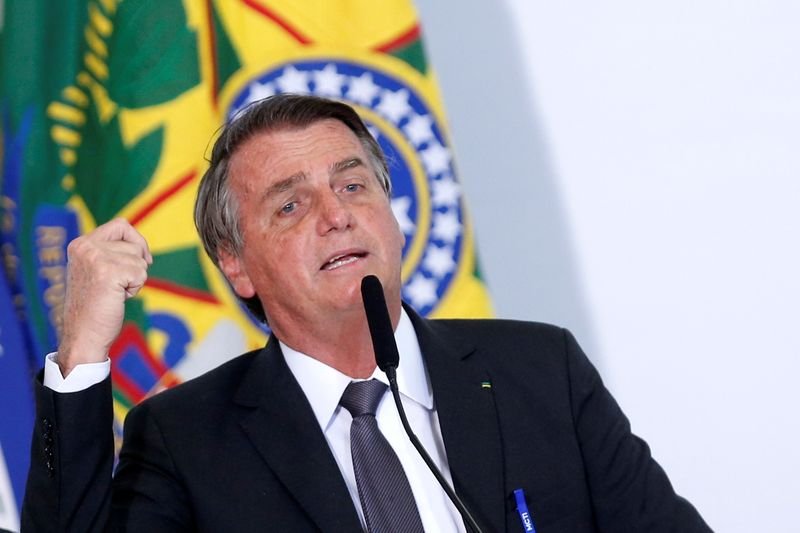 Bolsonaro elogia seus ministros e diz que velha política ficou para trás Bolsonaro elogia seus ministros e diz que velha política ficou para trás