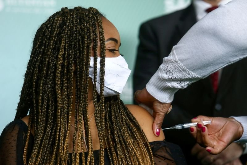 Brasil tem 128,7 milhões de pessoas totalmente imunizadas contra a Covid-19 Brasil tem 128,7 milhões de pessoas totalmente imunizadas contra a Covid-19