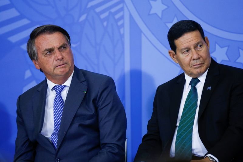 Corregedor do TSE envia relatório de ações que pedem cassação de Bolsonaro à PGE Corregedor do TSE envia relatório de ações que pedem cassação de Bolsonaro à PGE
