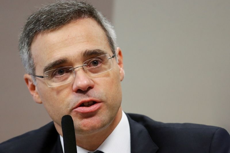 Bolsonaro assina nomeação de Mendonça para STF; posse será dia 16 Bolsonaro assina nomeação de Mendonça para STF; posse será dia 16