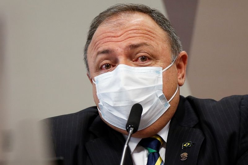 Pazuello diz ser a favor de máscara e é confrontado com episódio no shopping Pazuello diz ser a favor de máscara e é confrontado com episódio no shopping