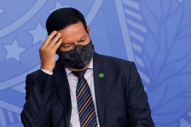 Mourão nega renúncia e diz que segue no governo Bolsonaro ‘até o fim’ Mourão nega renúncia e diz que segue no governo Bolsonaro ‘até o fim’