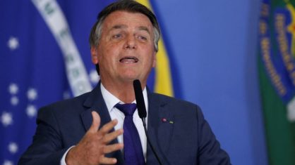 Bolsonaro volta a defender revisão de tributos sobre combustíveis