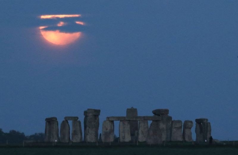 Inglaterra inicia grande reforma em círculo de pedra de Stonehenge Inglaterra inicia grande reforma em círculo de pedra de Stonehenge