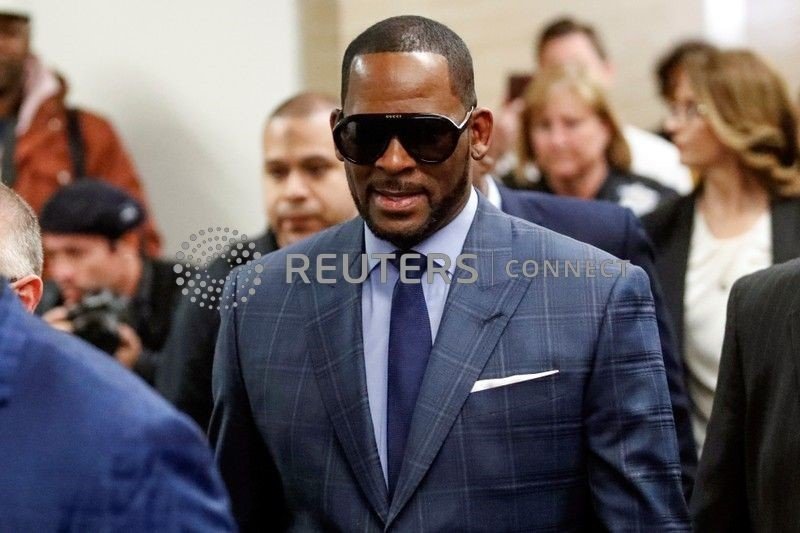 R. Kelly decide não depor em julgamento de tráfico sexual R. Kelly decide não depor em julgamento de tráfico sexual