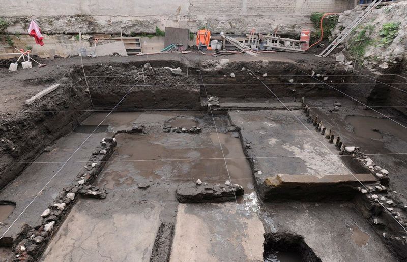 Arqueólogos descobrem altar asteca na Cidade do México