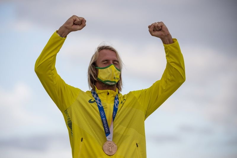 Australiano deixa lesão cerebral para trás e conquista o bronze no surfe em Tóquio Australiano deixa lesão cerebral para trás e conquista o bronze no surfe em Tóquio