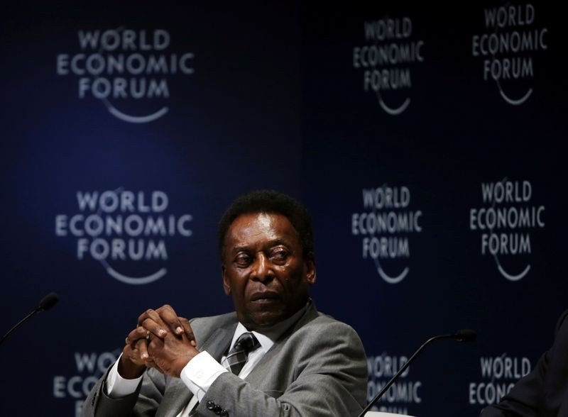Pelé afirma que está se recuperando bem de cirurgia Pelé afirma que está se recuperando bem de cirurgia