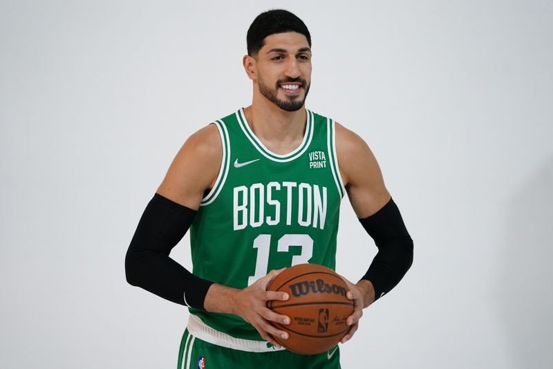 Pivô do Boston Celtics é hostilizado na China após criticas sobre Tibete e Xi Pivô do Boston Celtics é hostilizado na China após criticas sobre Tibete e Xi