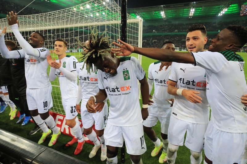 Gladbach goleia Bayern por 5 x 0 e avança à terceira fase da Copa da Alemanha Gladbach goleia Bayern por 5 x 0 e avança à terceira fase da Copa da Alemanha