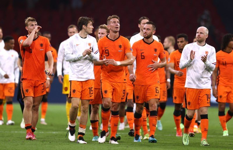 Holanda vence Áustria e garante primeiro lugar no Grupo C da Euro Holanda vence Áustria e garante primeiro lugar no Grupo C da Euro