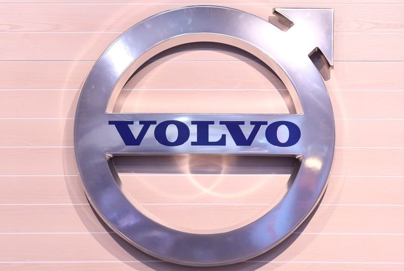 Lucro da Volvo supera previsões no 3º tri, mas problemas com chips persistem Lucro da Volvo supera previsões no 3º tri, mas problemas com chips persistem