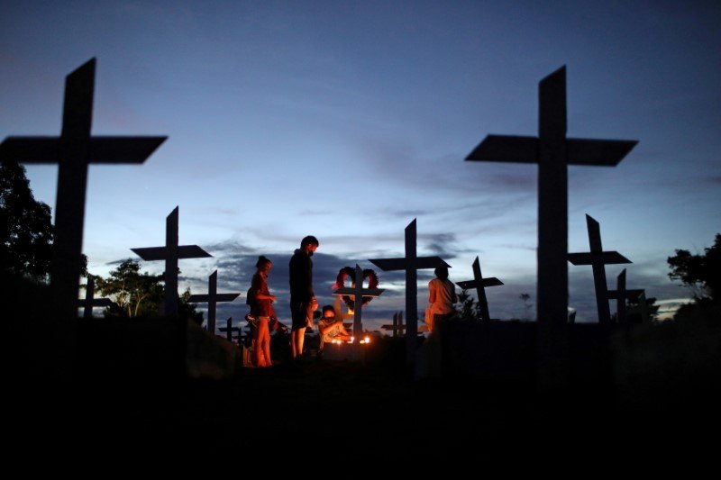 Brasil registra 548 mortes por covid nas últimas 24 horas; média móvel é de 528 Brasil registra 548 mortes por covid nas últimas 24 horas; média móvel é de 528