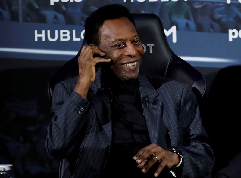 Pelé retorna para UTI após ser transferido para quarto do Hospital Albert Einstein Pelé retorna para UTI após ser transferido para quarto do Hospital Albert Einstein
