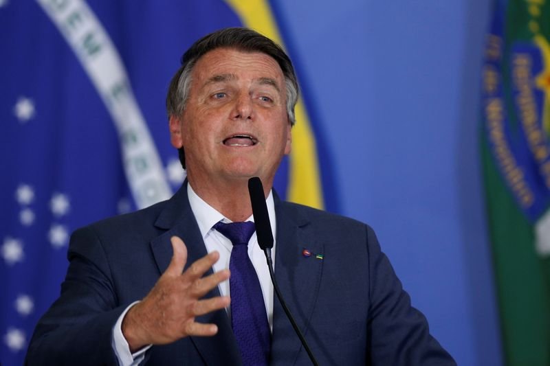 Bolsonaro chora com um olho só Bolsonaro chora com um olho só