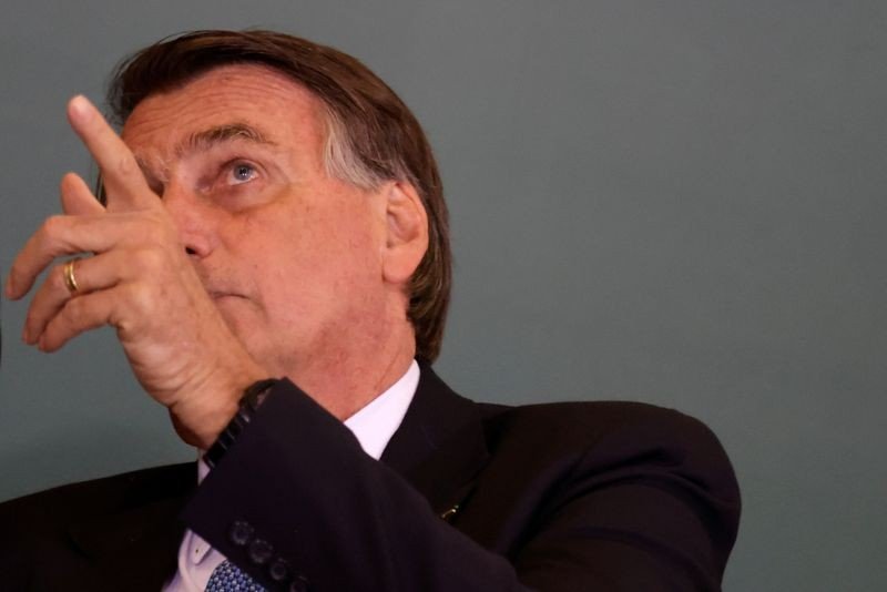 Bolsonaro diz que caminhoneiros vão receber auxílio de R$400 para compensar alta do diesel Bolsonaro diz que caminhoneiros vão receber auxílio de R$400 para compensar alta do diesel