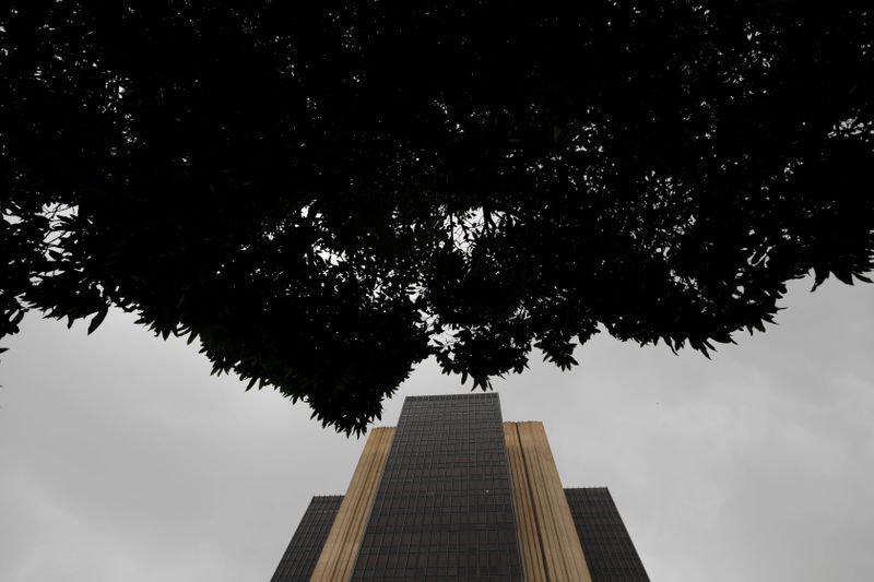 Após Guedes citar inflação como justificativa para furar o teto, atenções se voltam à reação do BC Após Guedes citar inflação como justificativa para furar o teto, atenções se voltam à reação do BC