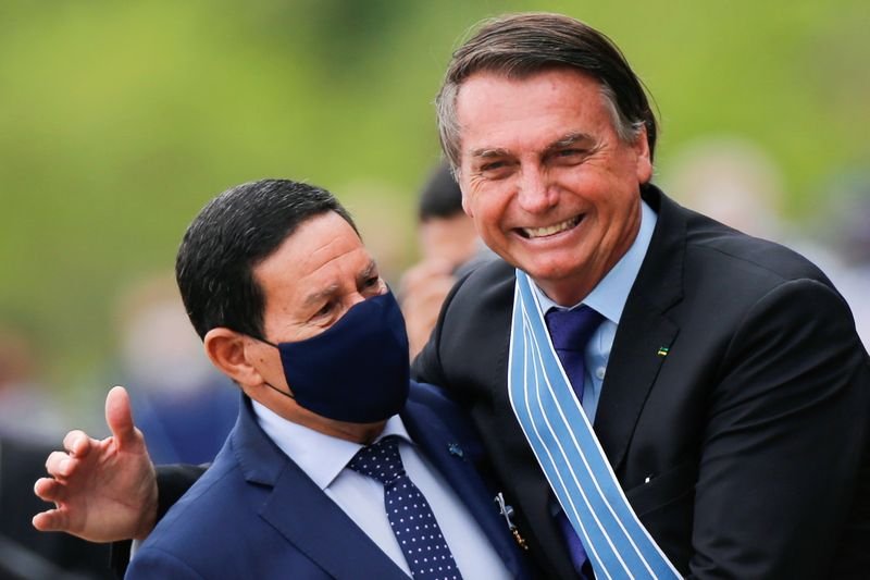 TSE rejeita ações contra chapa Bolsonaro-Mourão, mas manda recados sobre 2022 TSE rejeita ações contra chapa Bolsonaro-Mourão, mas manda recados sobre 2022