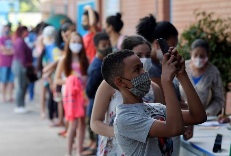 Justiça suspende vacinação de estudantes em Betim, prefeitura diz que recorrerá Justiça suspende vacinação de estudantes em Betim, prefeitura diz que recorrerá