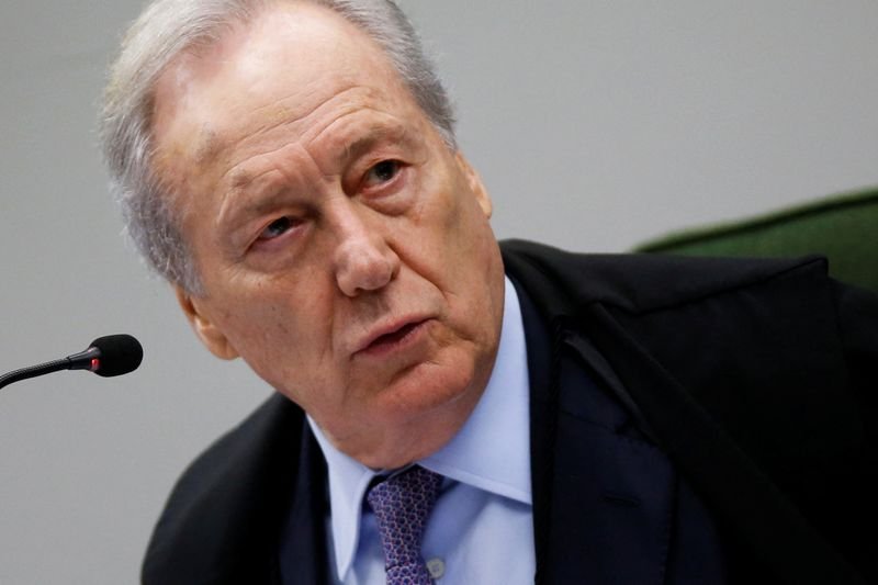 STF dá 48 horas para Estados explicarem vacinação irregular de crianças STF dá 48 horas para Estados explicarem vacinação irregular de crianças