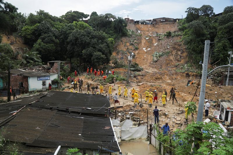 Chega a 106 número de mortos pelas fortes chuvas em Pernambuco, diz secretaria