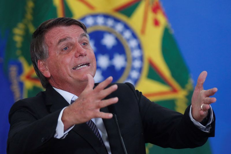 Bolsonaro perde controle da Petrobras: Conselho já fala em novo aumento da gasolina