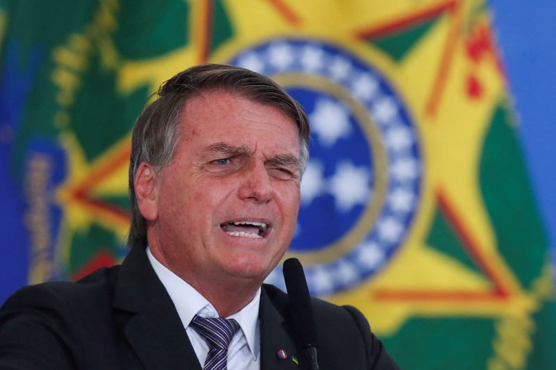 Bolsonaro é um vazio de ideias e um lauto de estupidez
