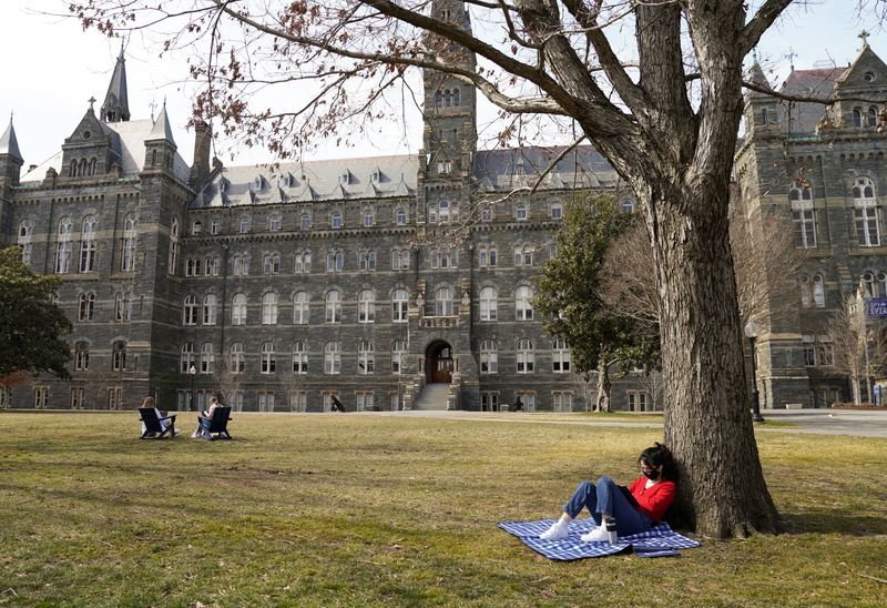 EXCLUSIVO-EUA vão flexibilizar restrições de viagens para estudantes chineses, dizem fontes EXCLUSIVO-EUA vão flexibilizar restrições de viagens para estudantes chineses, dizem fontes