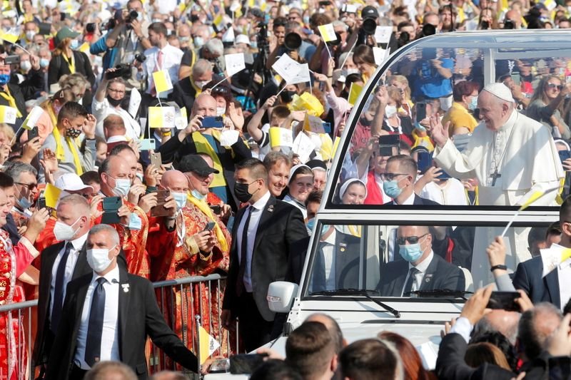 Não explorem a religião na política, pede papa em visita à Eslováquia Não explorem a religião na política, pede papa em visita à Eslováquia