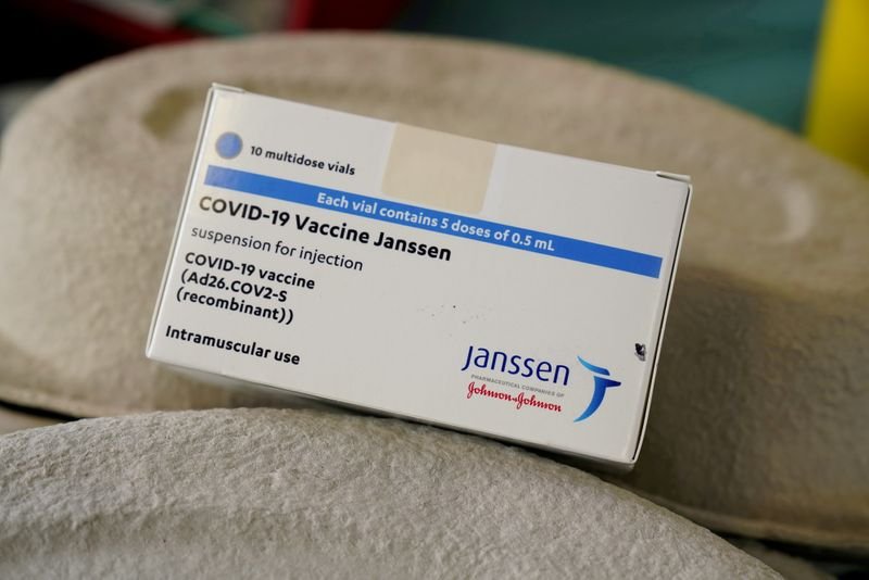 EXCLUSIVO–Dezenas de milhões de doses de vacina da J&J estão paradas em fábrica, dizem fontes EXCLUSIVO–Dezenas de milhões de doses de vacina da J&J estão paradas em fábrica, dizem fontes