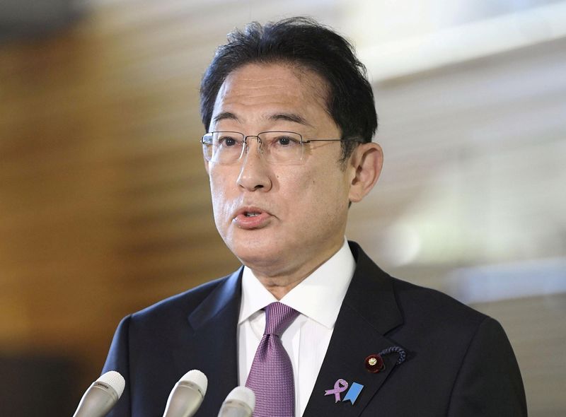 Controle de fronteira rígido contra vírus aumenta apoio a premiê do Japão, diz pesquisa