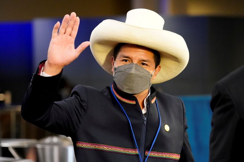 Presidente do Peru supera tentativa de impeachment no Congresso