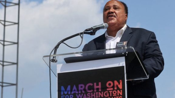 Família de Martin Luther King lidera passeata em Washington pelos direitos de voto