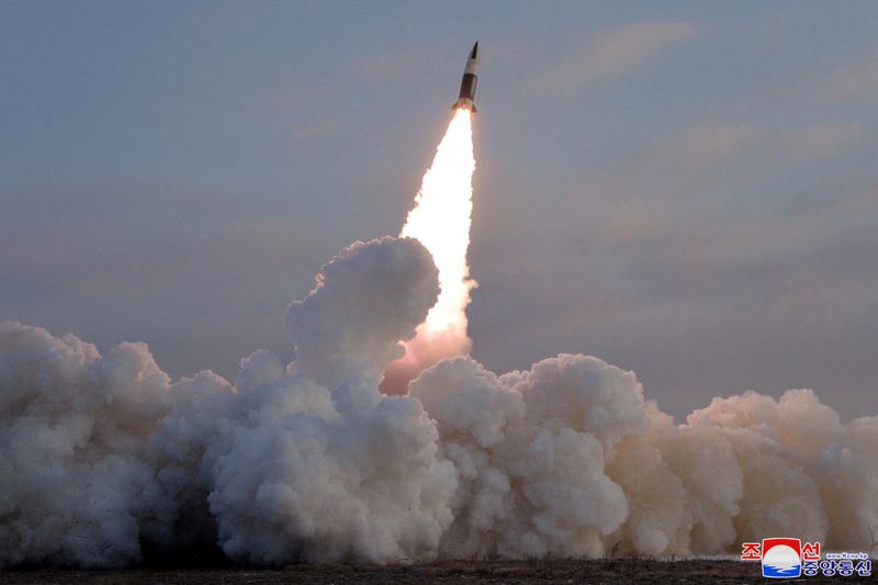 Coreia do Norte dispara mísseis em meio a tensões sobre suspensão de moratória nuclear