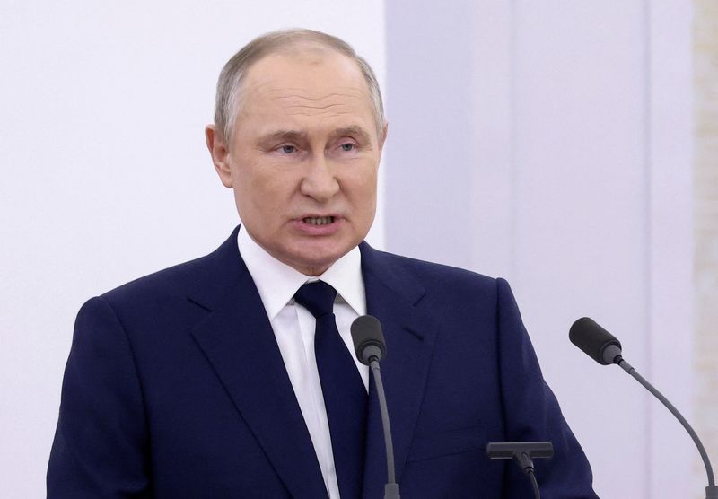 Putin critica suspensão de nadador e minimiza doping de russa na patinação